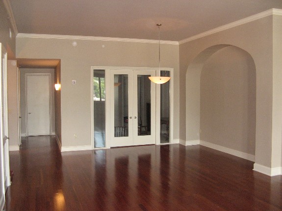 Large Dining
              Area (accented with custom designed Architectural Feature
              and crown molding)