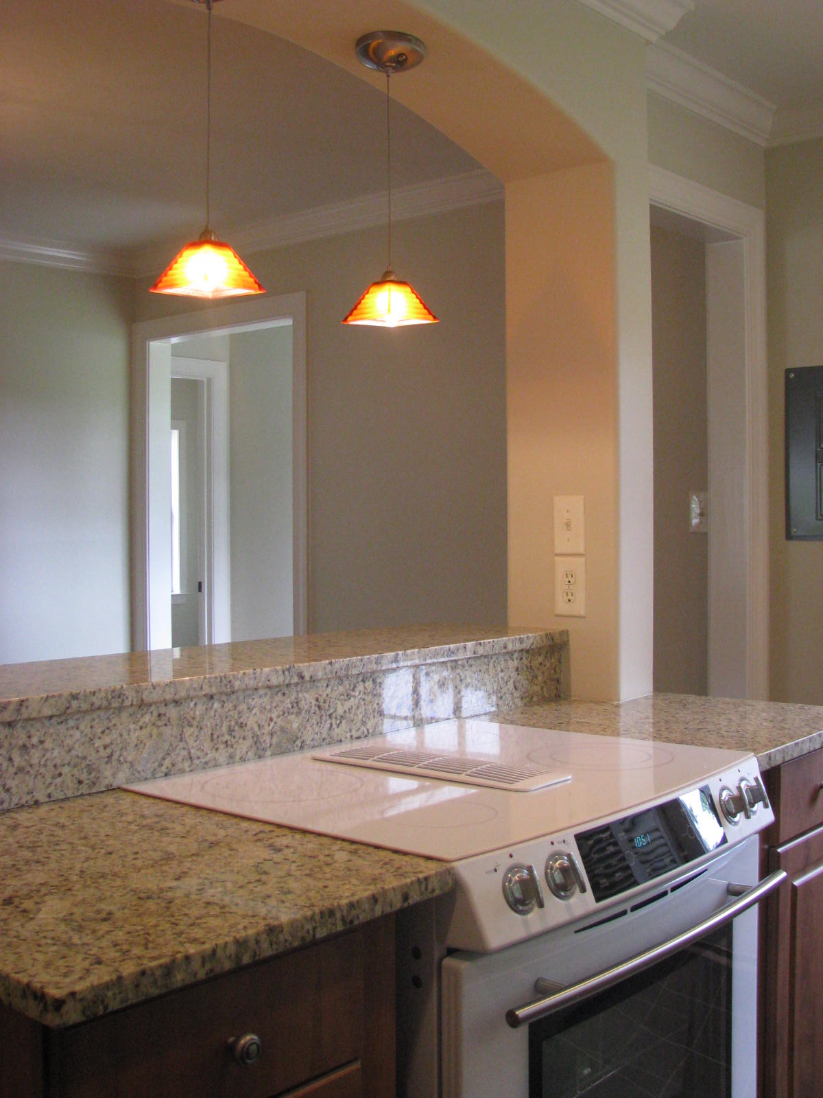 Beautiful remodeled kitchen
                            with archway over breakfast bar!